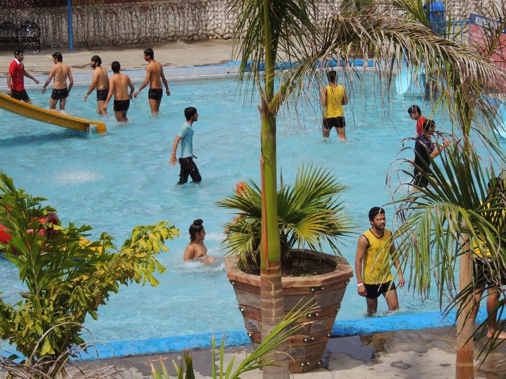 Hardy'S World Hotel Ludhiana Buitenkant foto